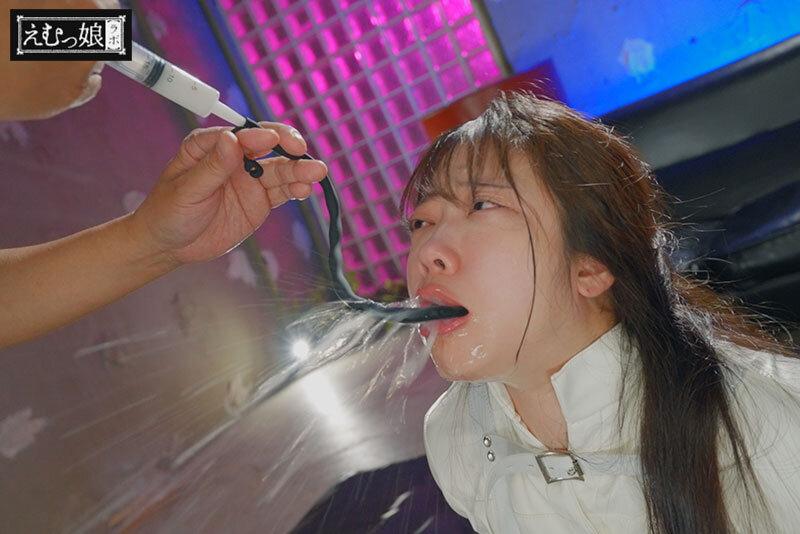 清らかに波打つ鬼畜棒で 喉イキ134回 嘔吐汁2960cc ≪ゲボ女神≫の繊細シリコン喉奥開発イラマチオ 二葉エマ サンプル画像 8