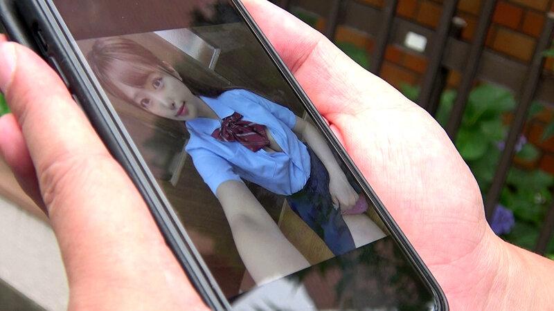 ファミレスNTR いやらしいオヤジ店長にノーパンノーブラ接客を強いられ慰みマ〇コになっているボクの巨乳彼女リカ （21） 椿りか サンプル画像 4