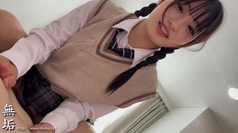 某投稿サイトで話題沸騰中！制服美少女No.1！ 最高にエロくて可愛い制服女子とハメまくりイチャラブSEX！ 超人気作BEST 4時間！ サンプル画像 2