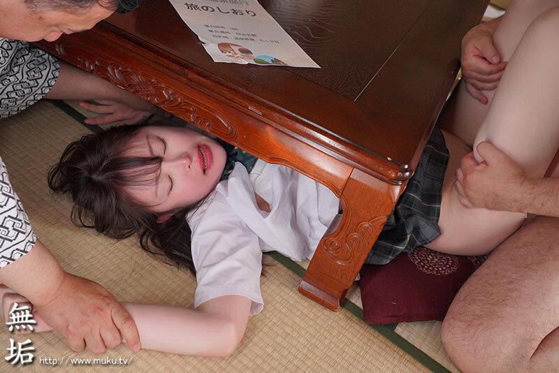 温泉輪●旅行 醜悪おやじ達の汗だく絶倫ピストンで犯●れ続け絶頂を植え付けられた町内会の娘 千川とわ サンプル画像 4
