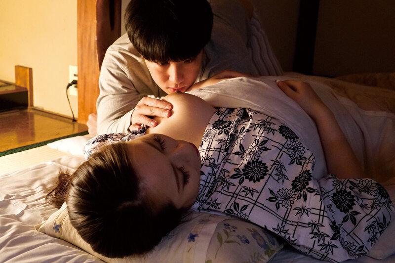 四十路の巨乳母 溢れる性欲！男根に悶える淫靡な身体 6人4時間 サンプル画像 2