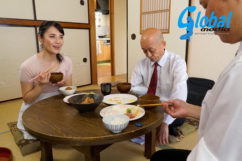 真・異常性交 五十路母と子 其の四拾 無理やり息子に犯●れ感じてしまった身体 平岡里枝子 サンプル画像 1