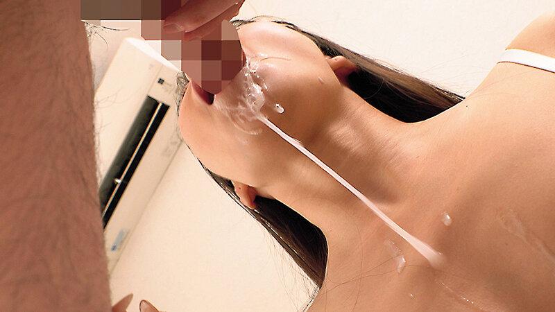 働く素人女性限定！一流百貨店に勤務する清楚で品格漂う美容部員さんが初めてのじゅぼじゅぼノーハンドフェラで30分間連続射精チャレンジに挑戦！上品なお姉さんのお口が喋れなくなるほどの大量口内連続射精で精子ダダ漏らし！ サンプル画像 2