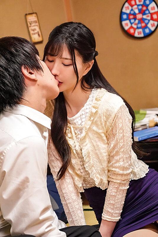 友達の母親 男日照りで発情するシングルマザーの性の事情に興奮してしまい… 藍芽みずき サンプル画像 13