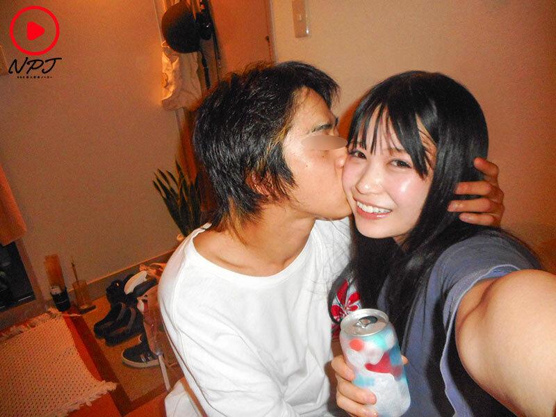 当時付き合っていた彼女のすっぴん、裸、SEX、全部晒して勝手に流出 夜、宅飲みから始まって朝1限サボってセックスするだけの大学生実録。狭くて壁が薄いワンルームでノーブラ彼女に性欲だけ求める大学生活。 サンプル画像 2