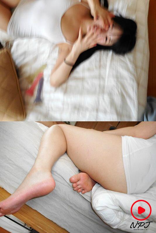 当時付き合っていた彼女のすっぴん、裸、SEX、全部晒して勝手に流出 夜、宅飲みから始まって朝1限サボってセックスするだけの大学生実録。狭くて壁が薄いワンルームでノーブラ彼女に性欲だけ求める大学生活。 サンプル画像 3