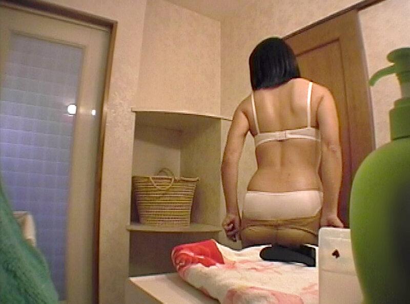 スクープ！とある地方の有名温泉旅館 元映画監督が温泉支配人と共謀 女性客を襲って撮った真冬の夜の驚愕の夜●いエロ動画19篇 サンプル画像 8