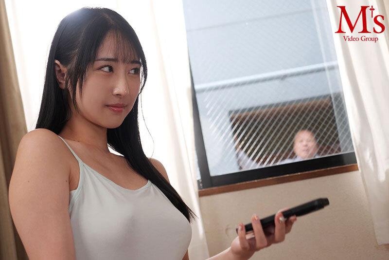 男なら絶対断れない！ とてつもなくいやらしい下着姿で中年おやじに見せつけ誘惑してくる向かいの部屋の露出狂お姉さん 小野坂ゆいか サンプル画像 2