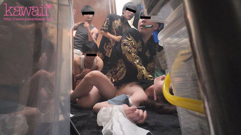 媚薬ヤリサーに迷い込んだ世間を知らないウブ女子大生 ヤバヤバアヘアヘ中出し大乱交 設楽ゆうひ サンプル画像 5