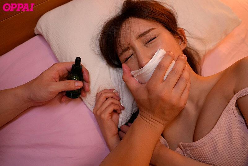 ひと回りも年の離れた出来のいい義妹に片思いして10年。 ある日彼氏ができたと知った俺は、嫉妬のあまり睡眠薬を盛って毎晩中出し昏●レ×プをし続けていた…。 楪カレン サンプル画像 3