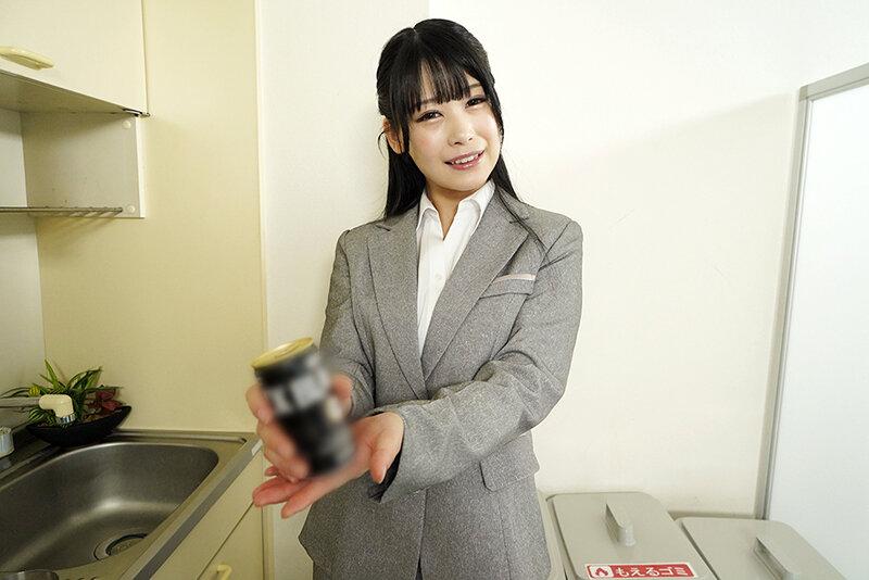 【VR】巨乳後輩と出張先で相部屋！！ ワンチャンヤレる…！？と思ったのにめっちゃ拒否られる！やむなく媚薬で生ハメしたらオホ声が止まらない！ 逢月ひまり【8K】 サンプル画像 2