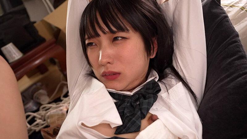 異物挿入 ゴミ部屋に散乱した物を次々と挿入されて、何か入っていないと落ち着かなくなるほどマ〇コが仕上がった女子校生 日泉舞香 サンプル画像 3