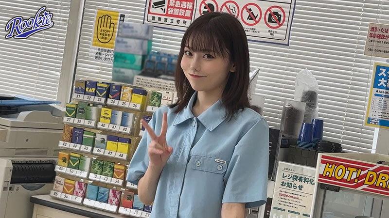 性欲溢れたコンビニバイト彼女は客がいるのにバイトテロ密会＆時短エロ奉仕でザーメンぶっこ抜き！！仕事終わりも変態オマ●コフル稼働でハメまくる24時間ド発情営業。 秋元さちか サンプル画像 2