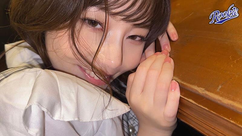 性欲溢れたコンビニバイト彼女は客がいるのにバイトテロ密会＆時短エロ奉仕でザーメンぶっこ抜き！！仕事終わりも変態オマ●コフル稼働でハメまくる24時間ド発情営業。 秋元さちか サンプル画像 8