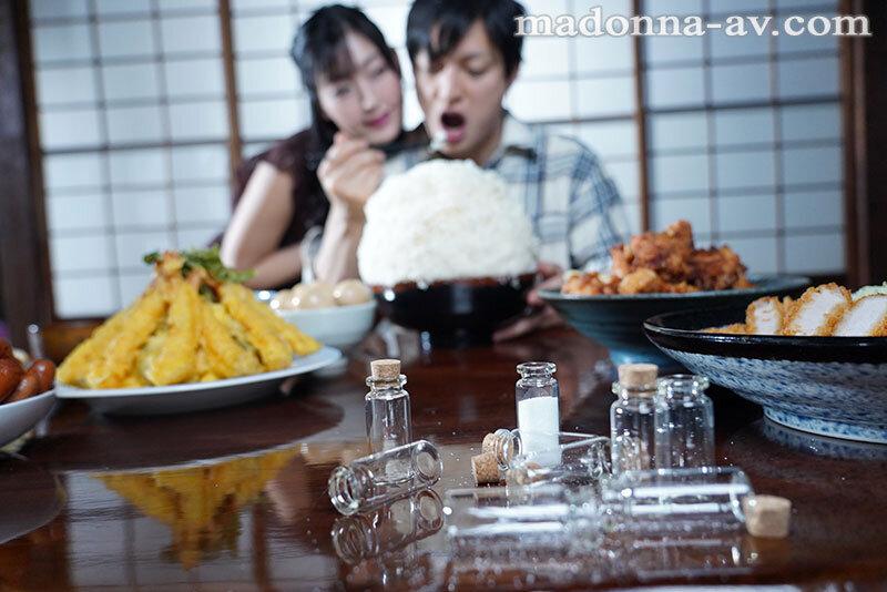 父が再婚して1ヶ月、義母に媚薬混入メシを食べさせられて、絶倫勃起モンスターに育てられていたー。その先を語るのなら義母も誤って食べてガンギマリ女になった。 吉永塔子 サンプル画像 3