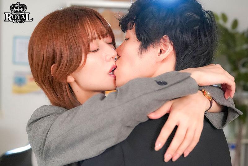朝起きたら部屋に下着姿の同期女子社員！ いつも生意気で悪態ばかりついてくるのに、甘えてきたので… 希島あいり サンプル画像 18