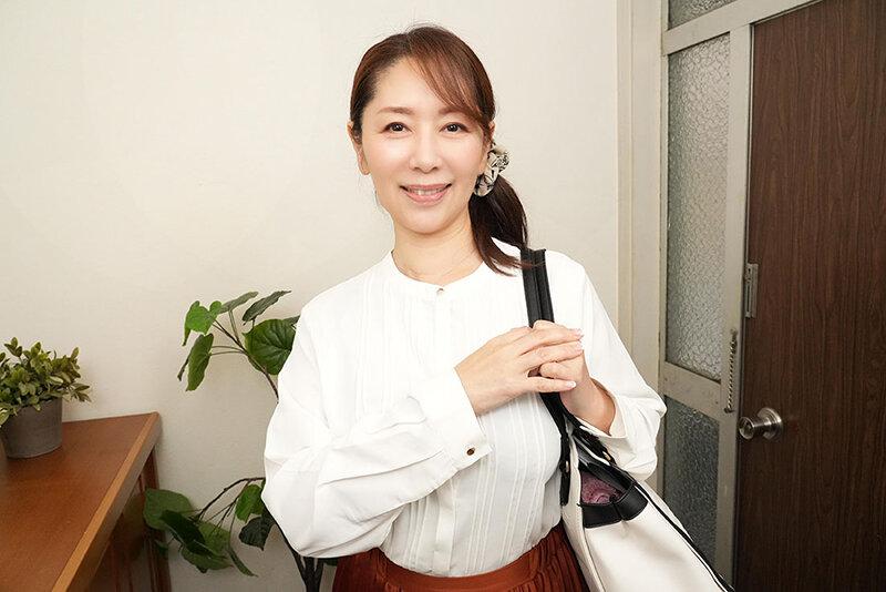 【VR】いつまで経っても子供が出来ないボク達夫婦を見かねて妻のお義母さんが手取り足取り中出し妊活指導 翔田千里 サンプル画像 17