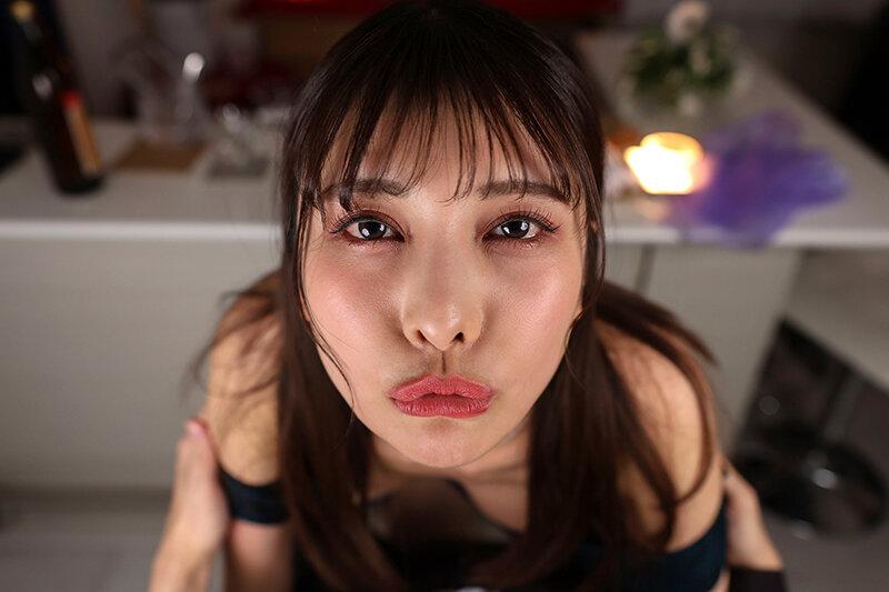 【VR】ここは場末の闇スナック 気さくで巨乳なママは、気に入った男をゲーム感覚で手玉に取る淫乱な女でした。 サンプル画像 9