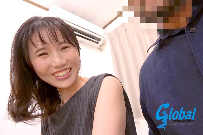 素人熟女妻ヤリ部屋連れ込みハメ撮り 其の伍 助平おじさんの生々しいプライベート映像ガチハメ流出 2人収録 ～ギャップ萌え貞淑妻＆むっつり助平スレンダー奥様～ サンプル画像 1