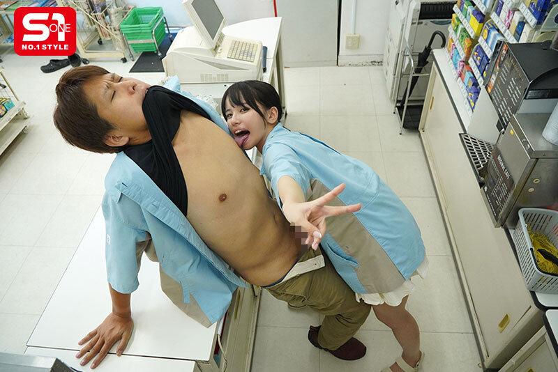 僕は生意気カワいい学生バイトに「ざぁこ」扱いされて 悔しいのにチ●ポフル勃起させて痴女ってくれるのを期待している情けない大人です。 渚あいり サンプル画像 8
