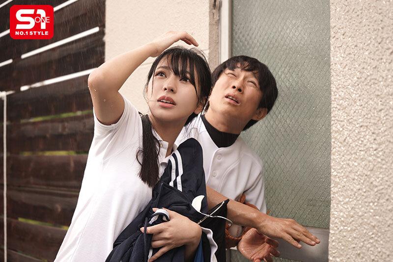 野球部員と美少女マネージャーがゲリラ豪雨で帰れず部室で二人きり… 濡れ透けたカラダに勃起した思春期ペニスを優しく何発も射精ケアする。 浅野こころ サンプル画像 4