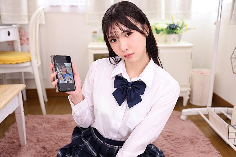 【VR】【8K VR】クラスメイトJ系の秘密！SNSで人気の微過激コンテンツ持ちコスプレ配信者 れぇな サンプル画像 4