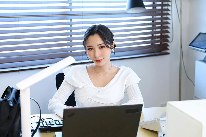 【VR】【8K VR】僕が夜通し仕事に没頭できるのは、漫画BODYな女上司が、みんなが帰った後に超天井特化アングル‘よしよーし‘おっぱい吸い杭打ちピストンで無限に射精させられるから。北野未奈 サンプル画像 2