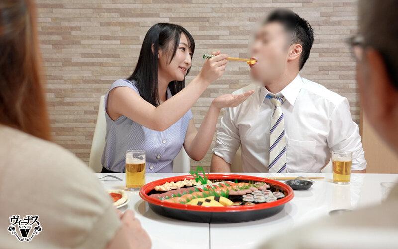社内一キレイな先輩女子が早く結婚しろとうるさい両親を安心させるために恋人のフリを頼んだ後輩男子と実家に行ったら中出しセックスするハメに…何度もイカされて本当に好きになっちゃった 雪代一鳳 サンプル画像 5