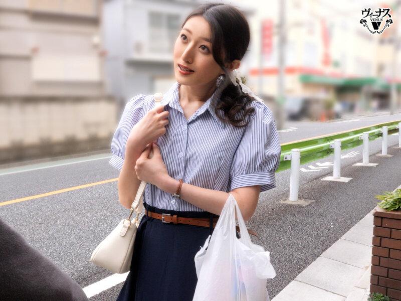 勉強と中出しを教えてくれる図書館で働く憧れの人妻司書 足立美緒 サンプル画像 4