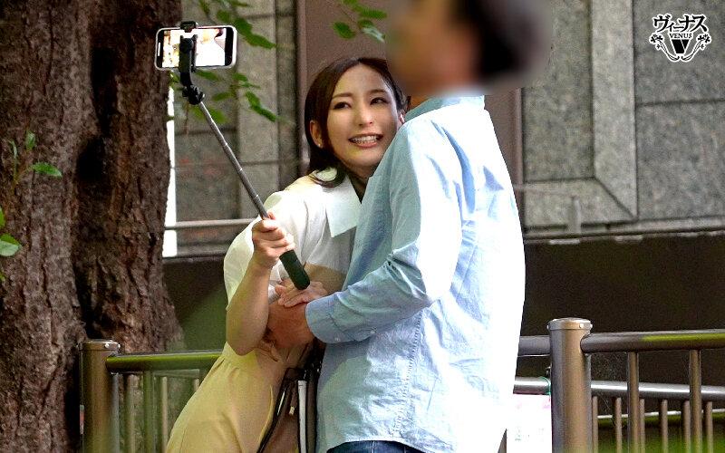 素人男性食べちゃいました―。足立友梨が恋人気分で中出しセックスドキュメント サンプル画像 3